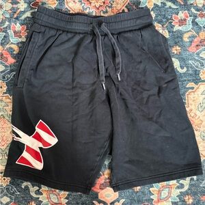 Under Armour Men's Navy and Red Athletic Shorts Small